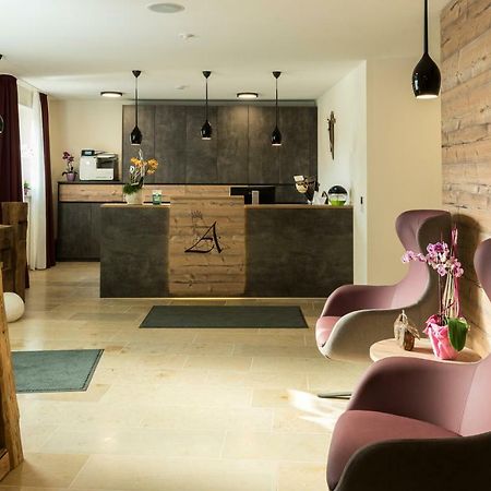 ลันด์โฮเทล ซุม อัดเลอร์ Hotel Oberbechingen ภายนอก รูปภาพ