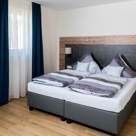 ลันด์โฮเทล ซุม อัดเลอร์ Hotel Oberbechingen ภายนอก รูปภาพ
