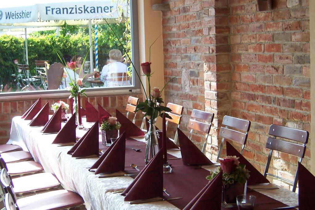 ลันด์โฮเทล ซุม อัดเลอร์ Hotel Oberbechingen ภายนอก รูปภาพ