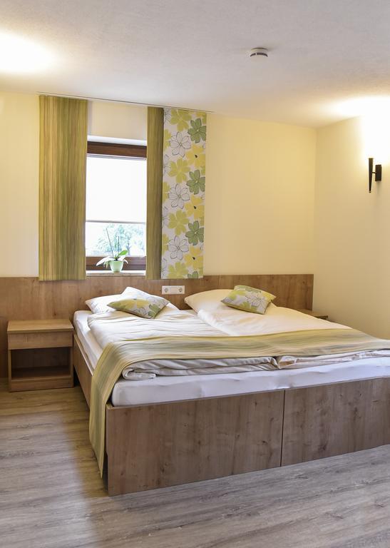 ลันด์โฮเทล ซุม อัดเลอร์ Hotel Oberbechingen ภายนอก รูปภาพ