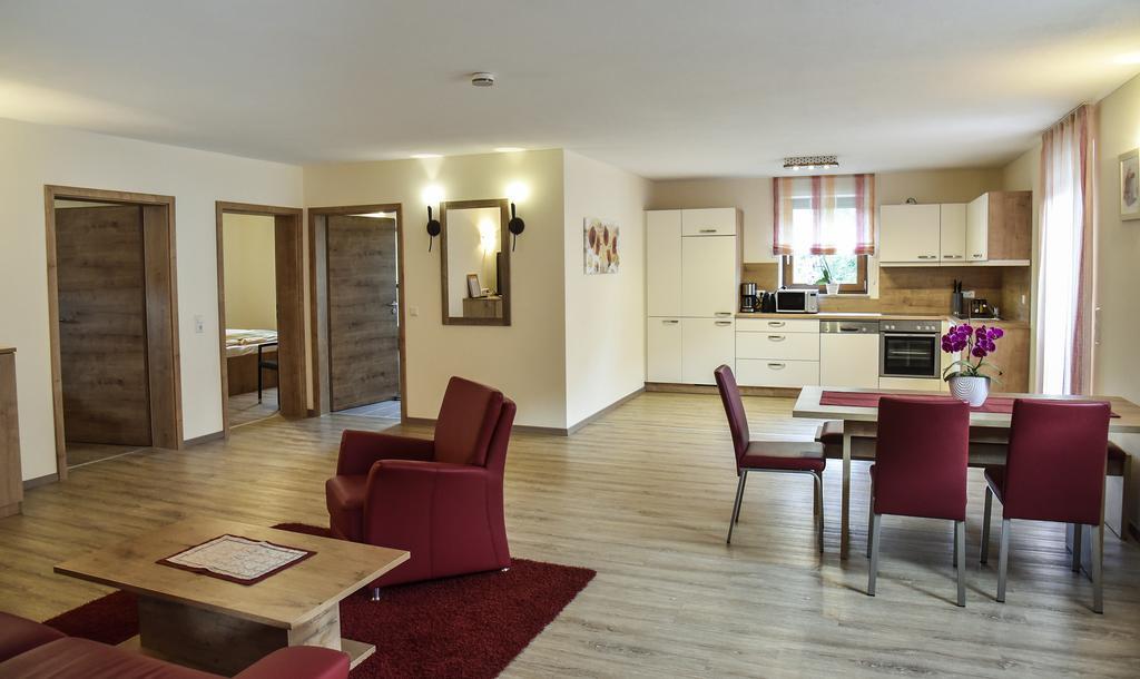 ลันด์โฮเทล ซุม อัดเลอร์ Hotel Oberbechingen ภายนอก รูปภาพ