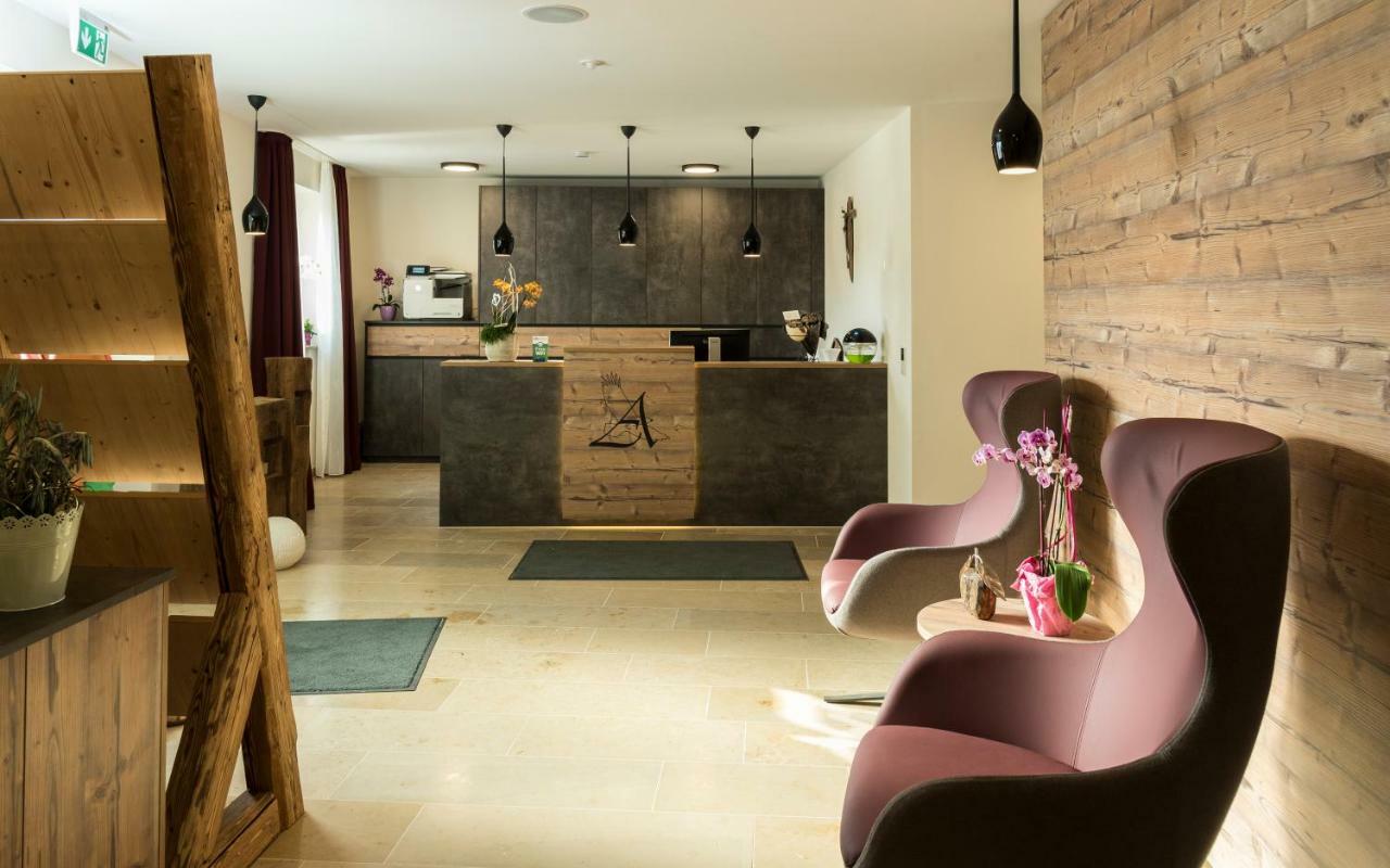 ลันด์โฮเทล ซุม อัดเลอร์ Hotel Oberbechingen ภายนอก รูปภาพ