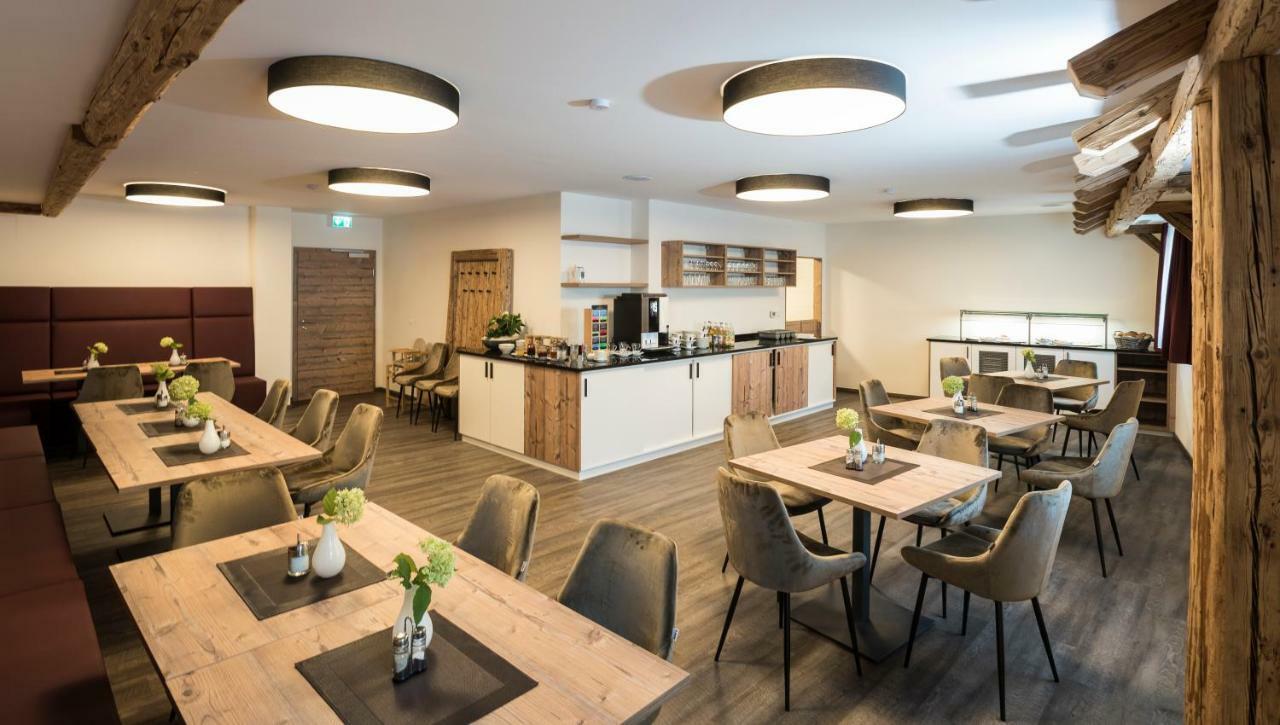 ลันด์โฮเทล ซุม อัดเลอร์ Hotel Oberbechingen ภายนอก รูปภาพ