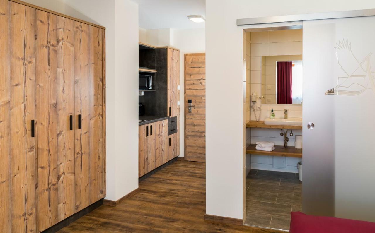 ลันด์โฮเทล ซุม อัดเลอร์ Hotel Oberbechingen ภายนอก รูปภาพ