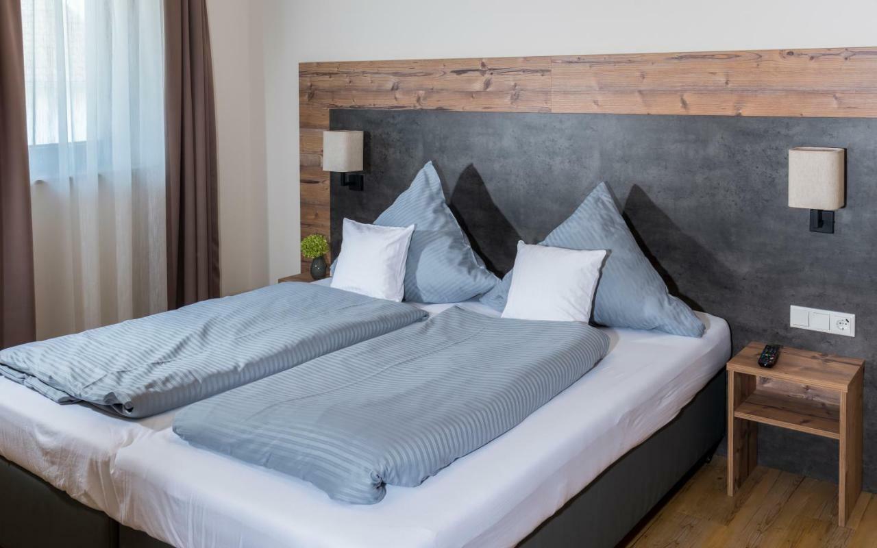 ลันด์โฮเทล ซุม อัดเลอร์ Hotel Oberbechingen ภายนอก รูปภาพ