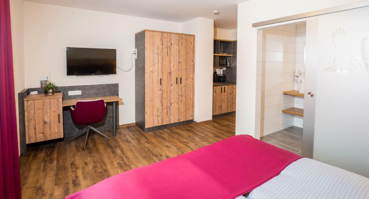 ลันด์โฮเทล ซุม อัดเลอร์ Hotel Oberbechingen ภายนอก รูปภาพ