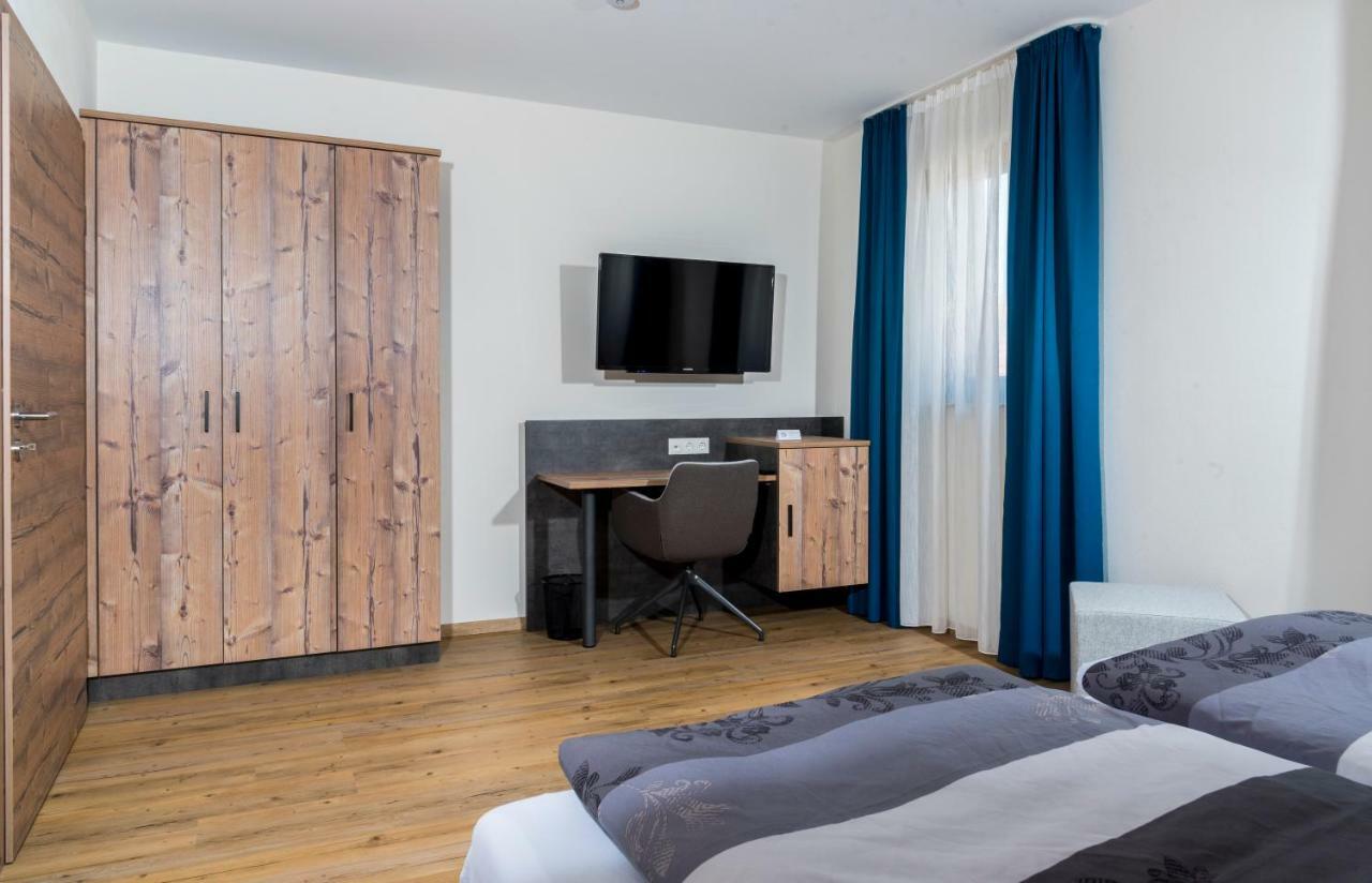 ลันด์โฮเทล ซุม อัดเลอร์ Hotel Oberbechingen ภายนอก รูปภาพ