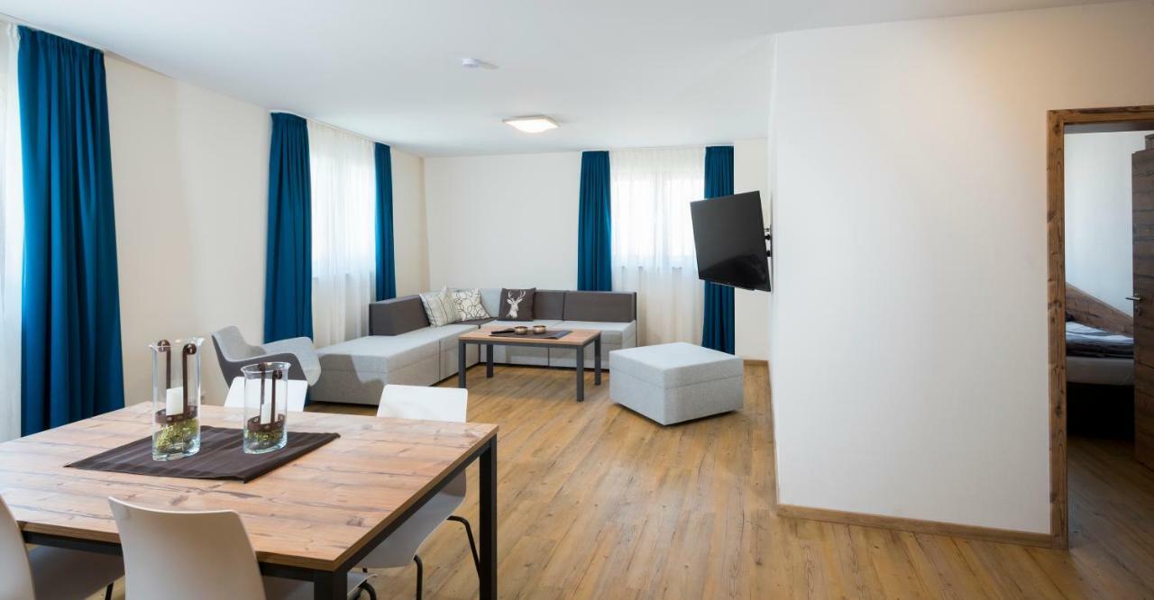 ลันด์โฮเทล ซุม อัดเลอร์ Hotel Oberbechingen ภายนอก รูปภาพ
